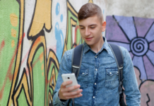 DAL MONDO | Australia, vietato l’utilizzo dei social media ai minori di 16 anni