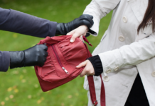 Donna scippata a due passi dal centro. Ladro si dilegua e fa perdere le tracce