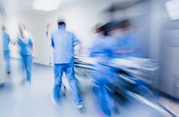 FETORE AL PRONTO SOCCORSO. Si rompe una finestra e la Direzione decide la chiusura degli infissi