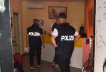 PROSTITUZIONE, SEQUESTRATI TRE CENTRI MASSAGGI a Lucca e Porcari. Via-vai di giovani
