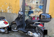PARCHEGGI SELVAGGI ALL’OSPEDALE. Motorini davanti a vetrine e chiesa