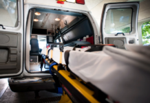 INVESTE GIOVANE PEDONE. Momenti di tensione. Al pronto soccorso