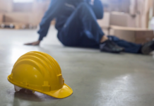 CEDE UN SOLAIO. In codice rosso al pronto soccorso