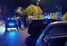 BOTTE E URLA TRA DUE DONNE IN CENTRO A PESCIA. I Carabinieri riportano la calma