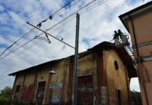 CROLLA GRONDA DI MAGAZZINO. Vigili del Fuoco al lavoro