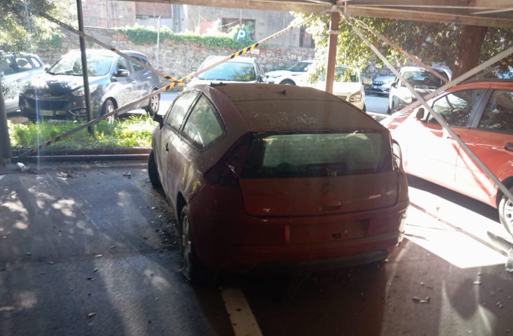 CITROEN C4 ABBANDONATA nel parcheggio dell’ospedale. Il conto, l’appassionato