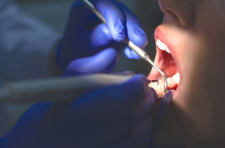 CHIUSO STUDIO DENTISTICO. Il medico non risulta iscritto all’Albo