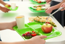 MENSA SCOLASTICA. “Ripristinare il pagamento mensile”