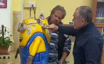 A SCUOLA DI CARTAPESTA. Il Carnevale di Veneri entra in classe. Le foto