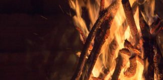 Il “Focarone” a San Quirico. Ritrovo intorno al fuoco