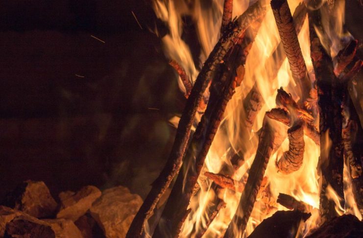 Il “Focarone” a San Quirico. Ritrovo intorno al fuoco