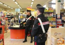 RUBANO CARRELLO DELLA SPESA con l’aiuto dei figli minori. In arresto due coniugi