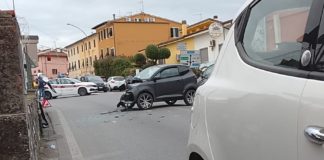 TAMPONAMENTO IN VIA FRANCESCA. Tanta paura, feriti lievi, auto distrutte
