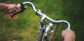 LUCCA, RUBA BICICLETTA. Tenta la fuga, arrestato 47enne di origini tunisine