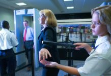 Davvero stiamo andando verso una scuola con il metal detector all’ingresso?