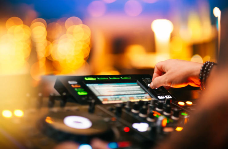 SCOPERTO DJ SCONOSCIUTO AL FISCO. 250 serate, tra sagre e locali di tendenza