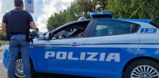 TERRORE SUL TRENO. Extracomunitario brandisce forbice. Bloccato