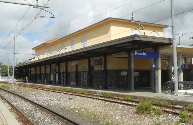 FOTO-STAZIONE-PESCIA