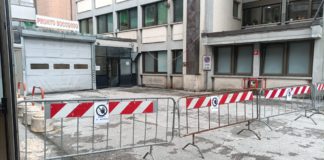 CAOS IN OSPEDALE. Bloccato l’accesso al pronto soccorso. Le foto