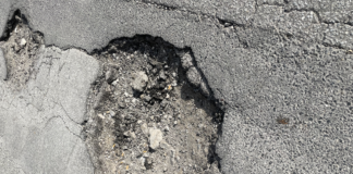 PERICOLO IN VIA CARAVAGGIO. Buche profonde fino a 35 centimetri. Il disagio, le foto