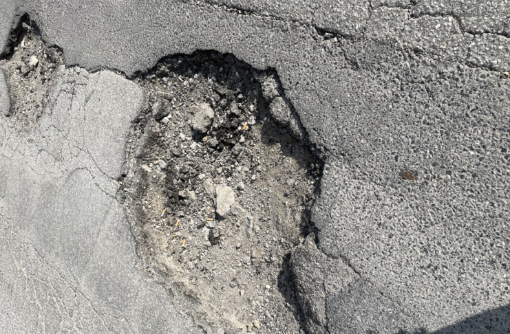 PERICOLO IN VIA CARAVAGGIO. Buche profonde fino a 35 centimetri. Il disagio, le foto