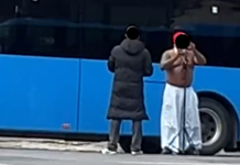 MEZZO NUDO IN PIAZZA XX Settembre. Incredulità tra i passanti