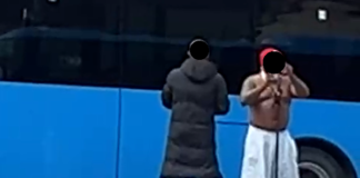 MEZZO NUDO IN PIAZZA XX Settembre. Incredulità tra i passanti