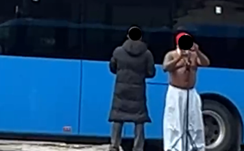 MEZZO NUDO IN PIAZZA XX Settembre. Incredulità tra i passanti