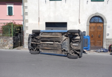 PAUROSA CARAMBOLA IN AUTO a Collodi. Donna trasportata al pronto soccorso