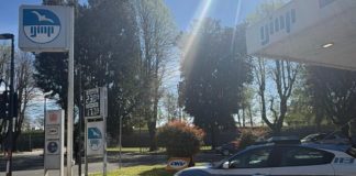 CARBURANTE TROPPO CARO e personale irregolare. Chiuso distributore