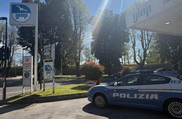 CARBURANTE TROPPO CARO e personale irregolare. Chiuso distributore