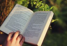Passeggiata della lettura negli angoli di Pescia
