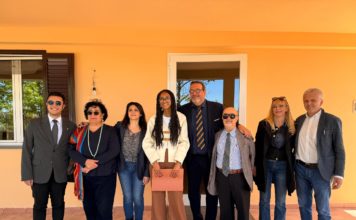 MIA DIOP A PESCIA, visita la villetta confiscata. Ospiterà giovani con disagio psichico