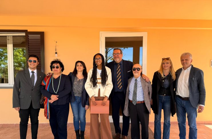 MIA DIOP A PESCIA, visita la villetta confiscata. Ospiterà giovani con disagio psichico