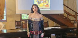 DAGLI UFFIZI IN PIAZZA MAZZINI. Il Sismondi-Pacinotti ricrea l’abito del ‘300 per la Dama di Pescia
