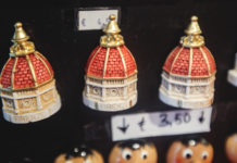SOUVENIR FUORILEGGE a Lucca. Scatta il sequestro di duemila articoli