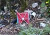 DISCARICA ABUSICA nascosta tra l’erba a Vellano. Scatta la protesta. Le foto