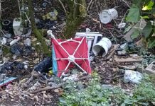 DISCARICA ABUSICA nascosta tra l’erba a Vellano. Scatta la protesta. Le foto